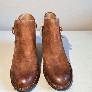 New In Box Born FARNES Bootie Rust Distressed F56903 With side Zippers Size 8M